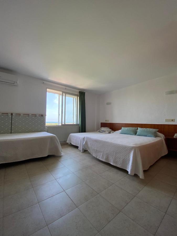 Hostal Blayet Valencia Bagian luar foto