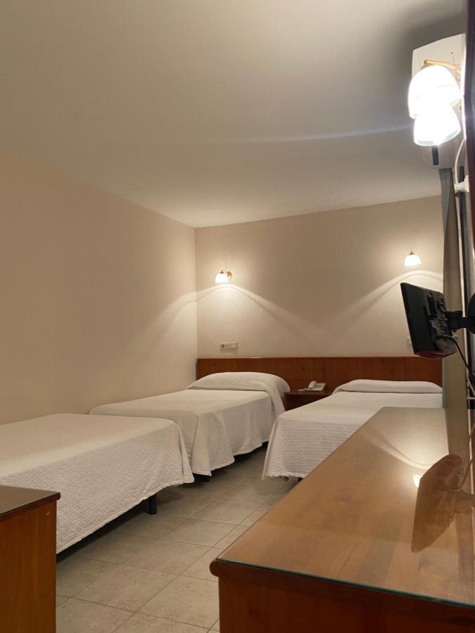 Hostal Blayet Valencia Bagian luar foto