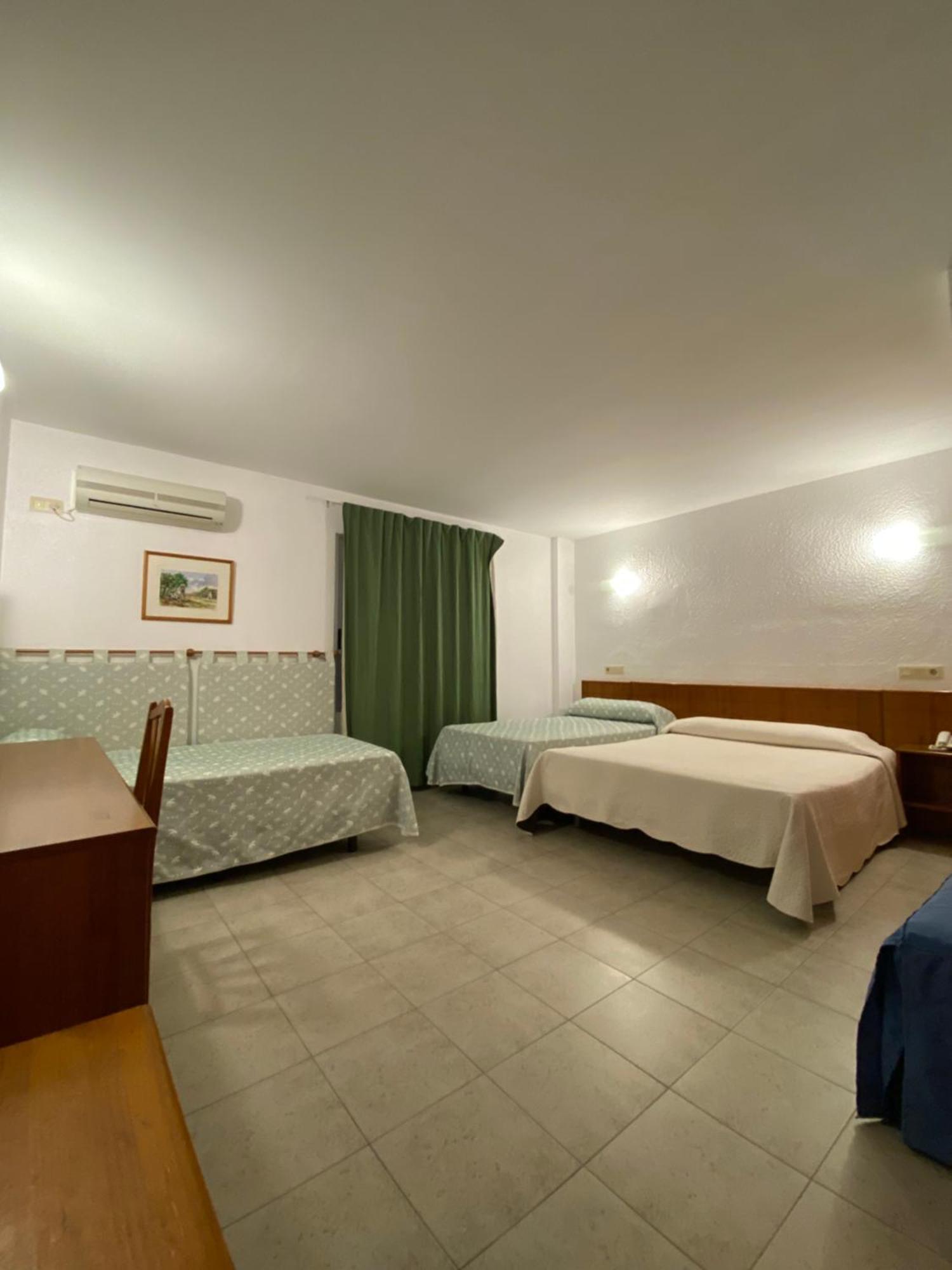 Hostal Blayet Valencia Bagian luar foto