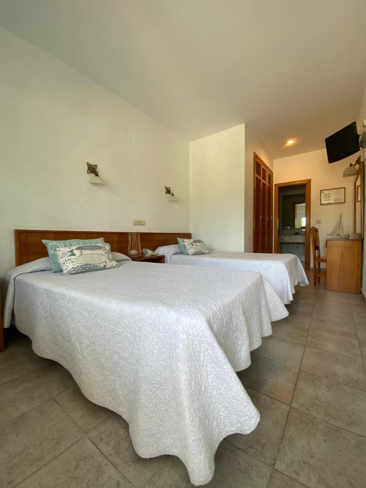 Hostal Blayet Valencia Bagian luar foto