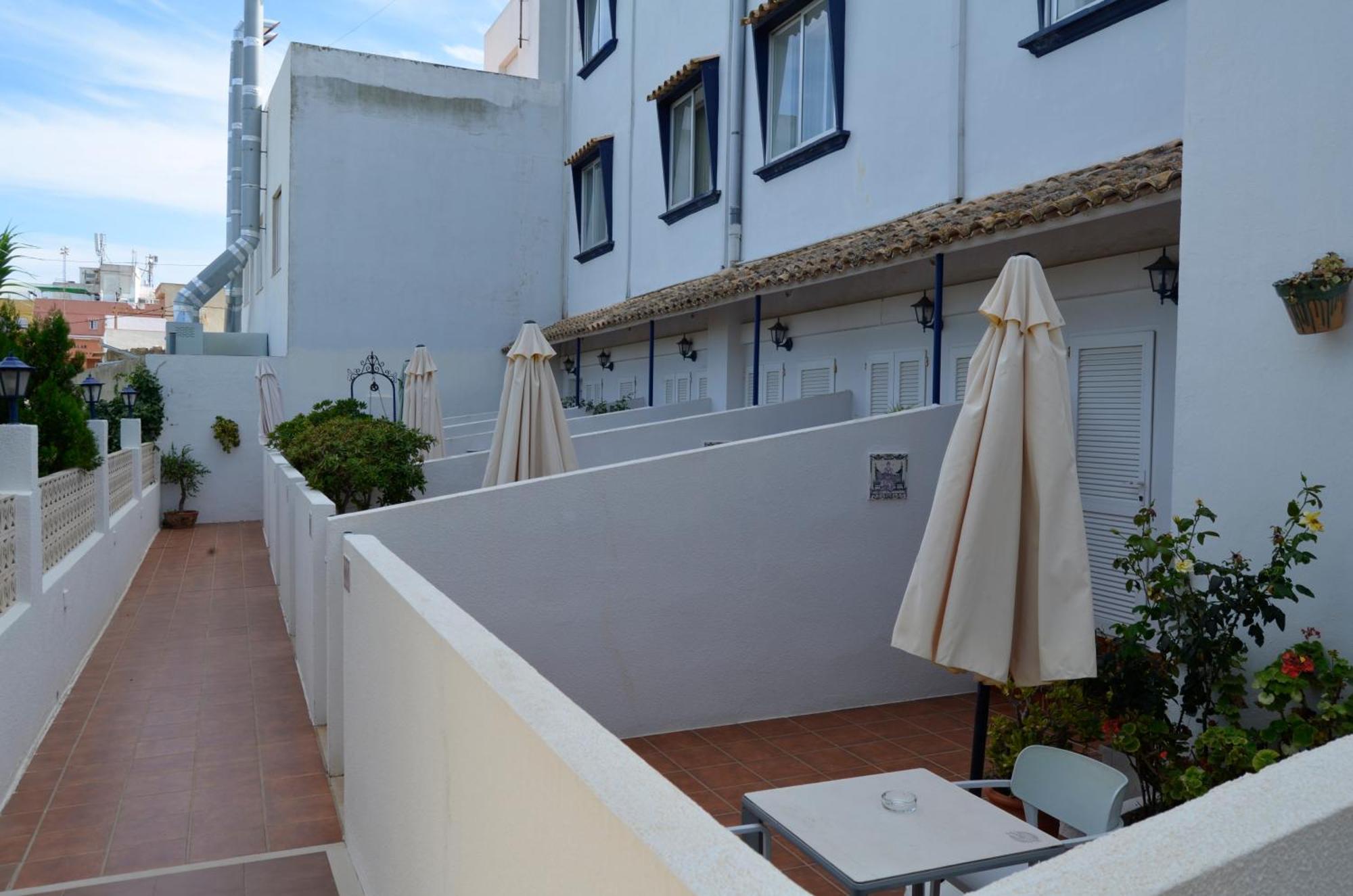 Hostal Blayet Valencia Bagian luar foto