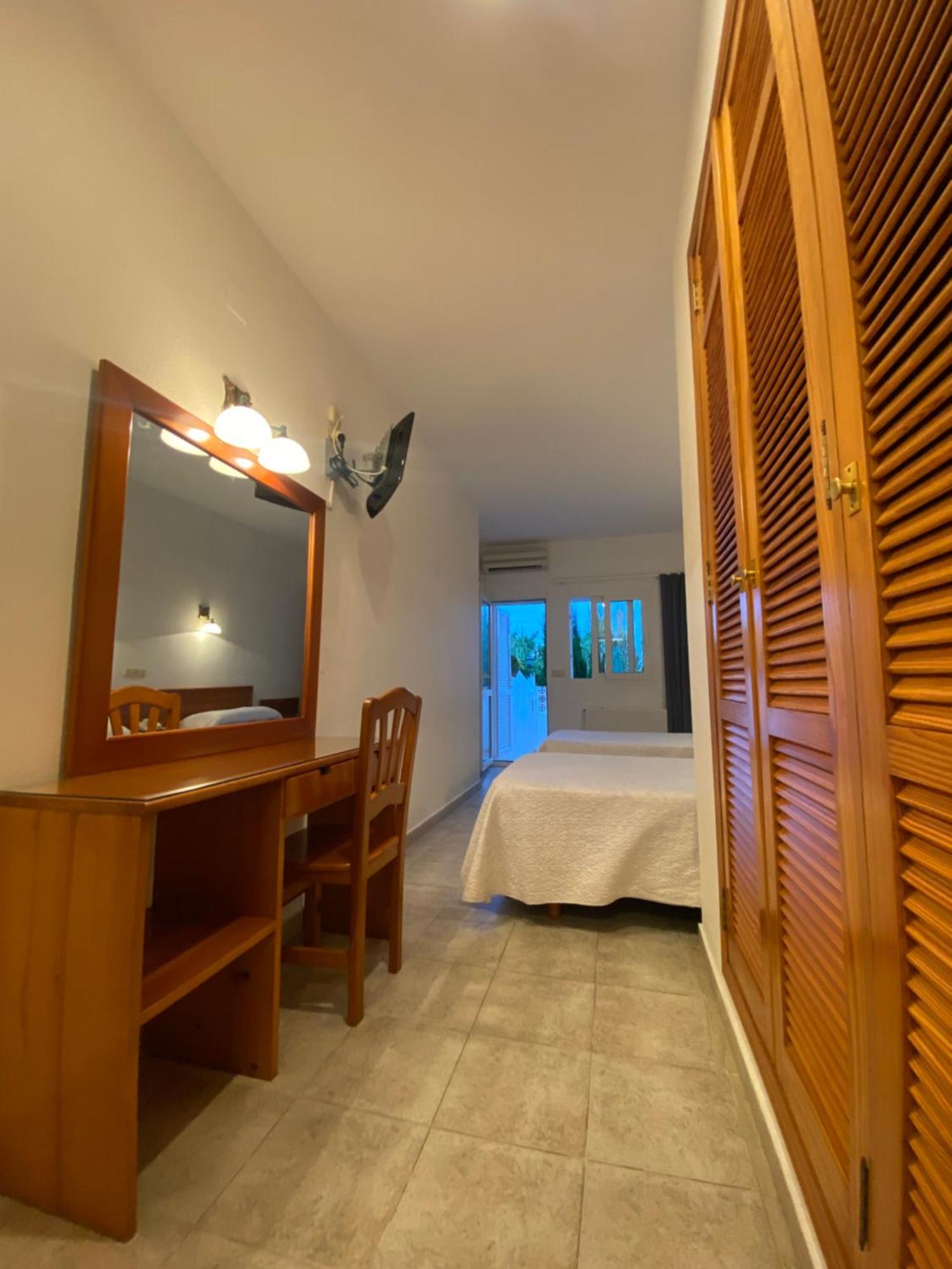 Hostal Blayet Valencia Bagian luar foto